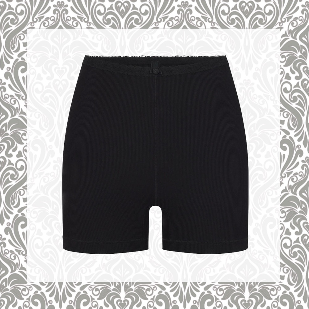 SKIMS Soft Lounge Short in Onyx size XS NWT!